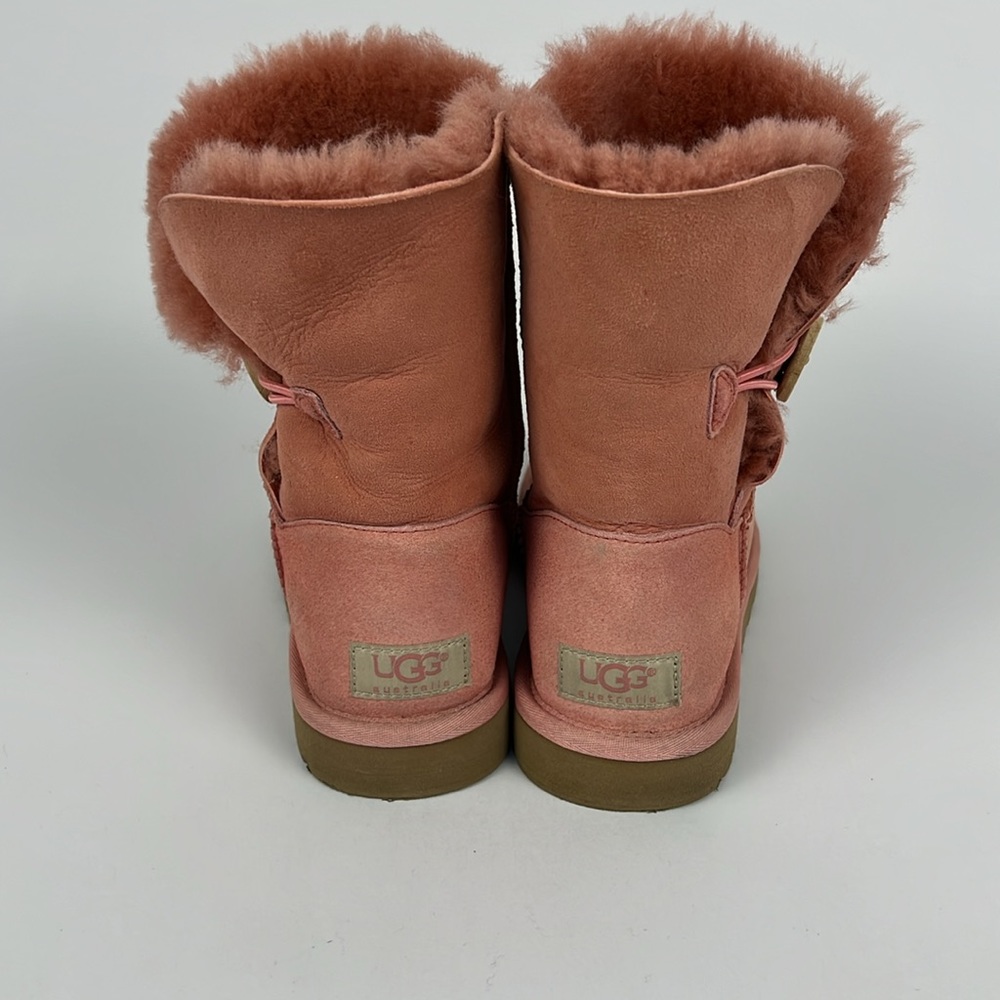 Women’s Pink Ugg Boots size 6 Bailey Button Classic Short Shearling Bootie - Picture 2 of 16